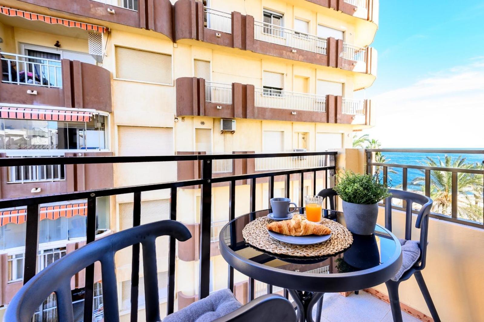 El Yate In Front Of The Sea By 10Tosea Appartement Fuengirola Buitenkant foto
